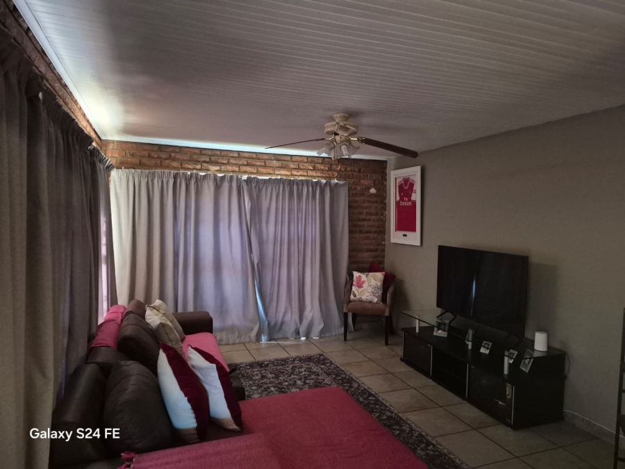3 Bedroom Property for Sale in Safari Gardens North West